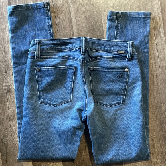 DL1961 Jeans (26) - Picture 2 of 4
